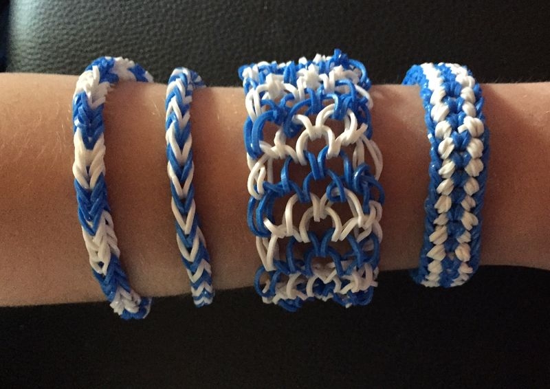 Armbänder in blau-weiß